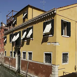 Al Palazzetto Venezia